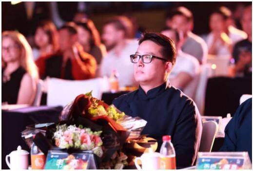 来围观掀起张家界这几天大波澜的这个男人到底做了什么