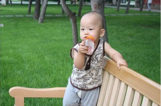 宝宝积食肚子疼怎么办？试试膏穴疗法健脾贴