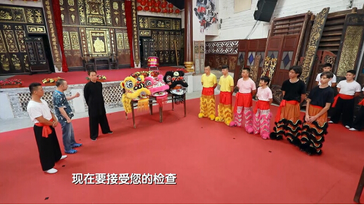 醒狮训练冲突频发 刘仪伟《上阵父子兵》调解姿势帅