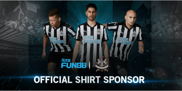 乐天堂FUN88体育:欧足联年度颁奖C罗击败梅西当选年度最佳球员 乐天堂FUN88体育:欧足联年度颁奖C罗击败梅西当选年度最佳球员