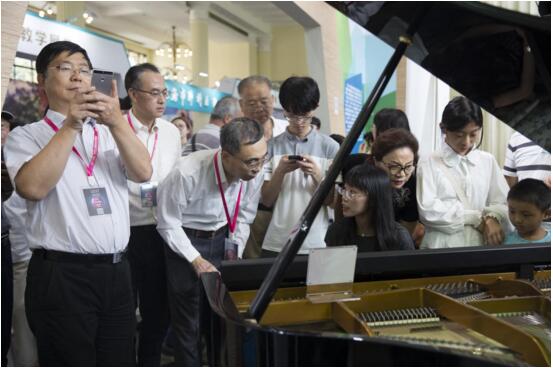 Find智慧钢琴，惊艳上海科博会展会现场