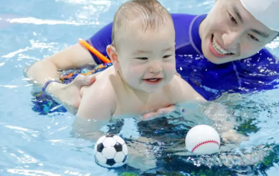 避免婴儿游泳馆选择上当受骗要点