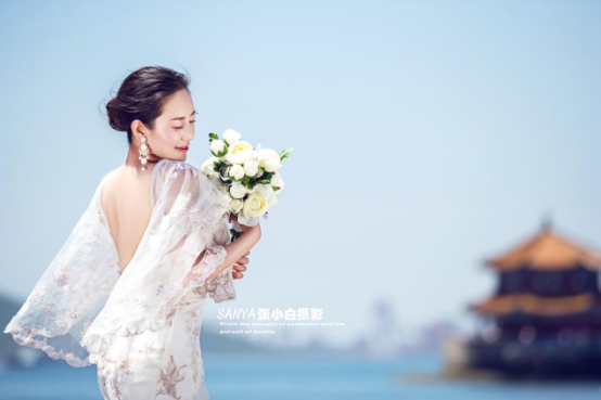 三亚婚纱摄影前十名哪家好？本土品牌【张小白】教你婚纱照摆放