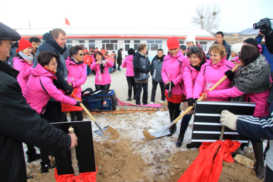 婕斯关爱失学儿童，以爱为名做良心品牌