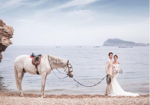 河南郑州婚纱摄影前十名哪家好，在海边拍婚纱照价位多少