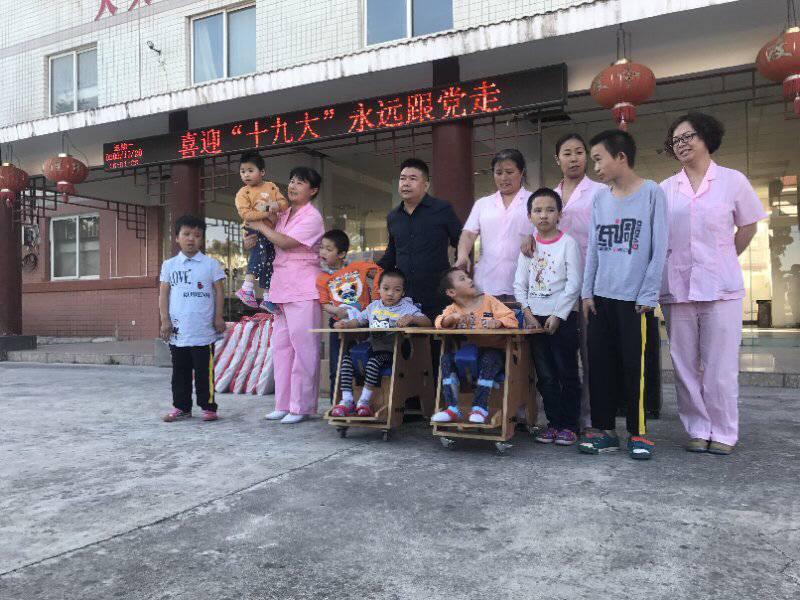 棒棒哥何海召国庆送温暖