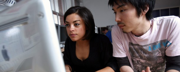 在英国留学计算机专业的行业前景与学位选择