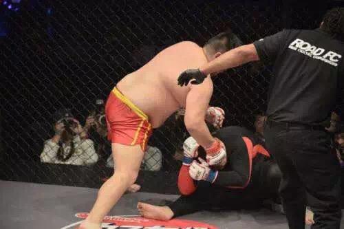 万万没想到！路德FC综合格斗选手敖日格乐海外爆红！