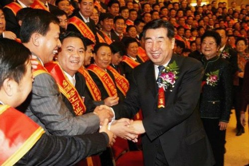 从瓶盖作坊到地产巨头： 福建三盛集团董事长林荣东兄弟创业故事