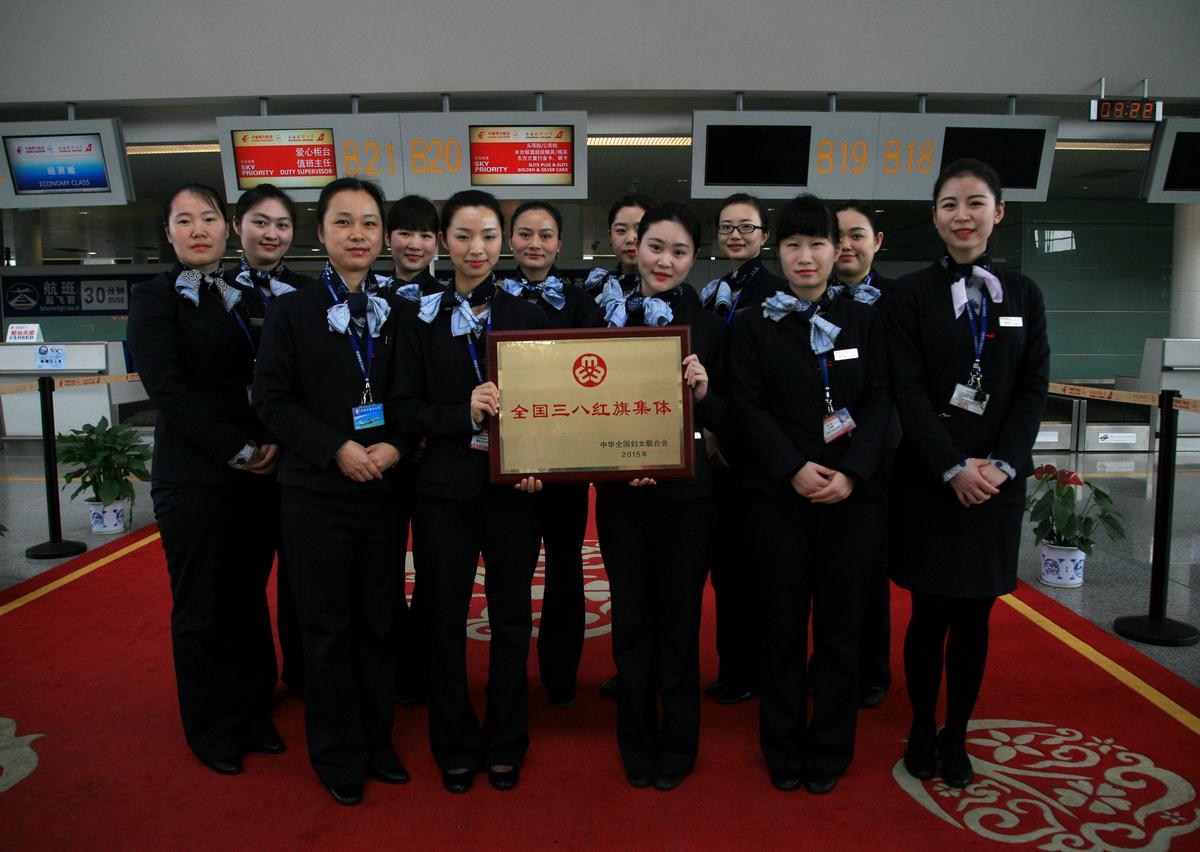 12载创建多彩花 东航江西连膺全国文明单位