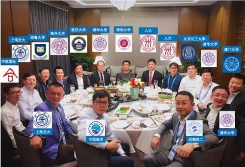 @21世纪经济报道：数据显示，受过本科以上教育的网民不到30%，研究生以上学历的网民仅占3%。网络没有学历门槛，所以大部分网络话语权是掌握在低教育程度群体手中的，他们出于自身利益与社会认同感，当然会极力贬低教育的价值。