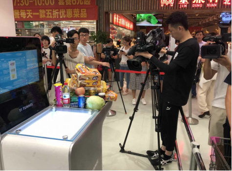 “黑科技”点亮职业技能大赛，YI Tunnel无人结算台引围观